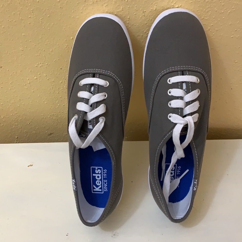 Keds women size 9 grey never wear